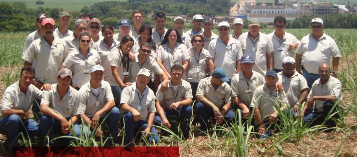 Colaboradores da área de adubação da Usina Iracema visitam a São Martinho