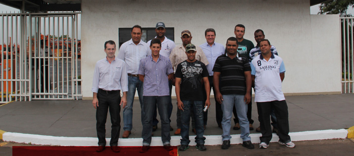 Colaboradores da Usina São Martinho visitam a fábrica da Jacto