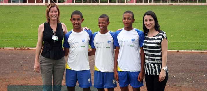 “Escola de Futebol” leva alunos para Copa Coca-Cola